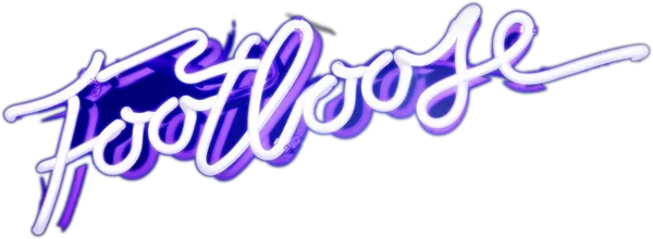 Рен МакКормак переезжает из мегаполиса в тихий провинциальный городок, в котором запрещены рок-музыка и танцы. Заручившись поддержкой своего приятеля и юной возлюбленной, герой решает изменить старомодные порядки, установленные преподобным отцом Муром, и заставить благочестивых горожан «тряхнуть стариной».