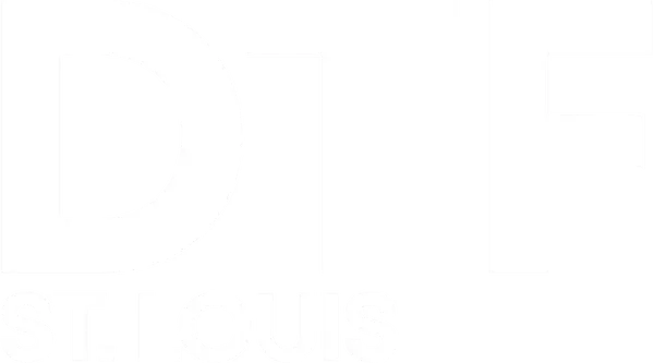 Любовный треугольник между тремя взрослыми людьми, переживающие недуг среднего возраста, приводит к тому, что один из них погибает.