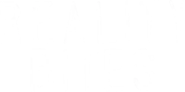 Лилайна работает ассистентом несносного телеведущего. В свободное от работы время наша героиня снимает документальный фильм о своих сверстниках, среди которых — ее лучший друг Трэй — способный, но бесцельно прожигающий время «бунтарь». После появления Майкла — амбициозного видео продюсера, Лилайна неожиданно для себя оказывается в эпицентре страстного любовного треугольника. Теперь ей предстоит выбирать между надежным, успешным Майклом и мечтательным, праздношатающимся красавцем Трэем.