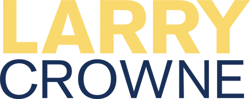 До своего увольнения приветливый и любезный Ларри Краун был преуспевающим командным руководителем крупной компании, в которой он работал после службы на флоте. Под тяжестью ипотеки и будучи в неясности от того, что делать с внезапно появившимися свободными днями, Ларри направляется в местный колледж, чтобы начать все сначала. Там он становится частью разношерстного сообщества изгоев и вечных неудачников, находящихся в постоянном поиске лучшего будущего для себя… и часто рассекающих по городским окрестностям на самокатах. На занятиях по технике публичных выступлений Ларри порождает неожиданную давку на своего учителя Мерседес Тэйнот, потерявшую столько же страсти к обучению, сколько у нее было ее для собственного мужа. Простой парень, у которого есть все основания думать, что его жизнь остановилась, усвоит неожиданный урок: когда Вы считаете, что все возможные ценности уже прошли мимо Вас, Вы можете обнаружить повод, чтобы жить.