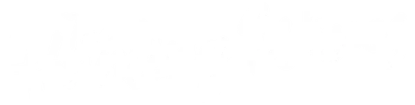 Софи О’Нил, некогда возглавлявшая глянцевый журнал, решает с мужем и сыном уехать из Нью-Йорка в тихий городок на востоке Техаса. Там она знакомится со светской львицей Марго Бэнкс, которая устраивает для местных женщин клуб, где можно выпить, пострелять по тарелочкам и обсудить всё на свете. Софи поддается обаянию Марго, но понимает, что дело неладно, когда на окраине леса находят труп девочки, а участницы клуба — первые в списке подозреваемых.