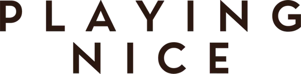 Пит Райли, пожертвовавший своей карьерой в журналистике, целыми днями сидит дома с 3-летним сыном Тео, а его жена Мэдди Уилсон содержит семью, работая шеф-поваром. Размеренная и в меру счастливая жизнь пары переворачивается с ног на голову, когда всплывает шокирующая правда о путанице в роддоме три года назад. Как выясняется, все это время они воспитывали чужого ребенка, а их биологический сын, названный Дэвидом, находится в другой семье. Пит и Мэдди хотят оставить себе ребенка, которого вырастили, но вторая, намного более богатая и влиятельная пара, намеревается получить опеку сразу над двумя мальчиками.