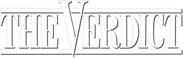 Когда-то Фрэнк Гэлвин был хорошим адвокатом. Но дружба с бутылкой до добра не доводит. И теперь он — консультант по юридическим вопросам в похоронной конторе. Бывший коллега Микки Моррисей, не забывший о способностях Фрэнка, подкидывает ему интересное дело. Это шанс попробовать снова встать на ноги и попытаться занять достойное место в жизни. Молодая женщина, получившая во время родов анестезию, превращается в прикованную к постели тяжелобольную. Ее родственники хотят подать в суд на респектабельную бостонскую больницу и на церковь, которой она принадлежит, чтобы получить компенсацию за причиненный физический и моральный ущерб. Фрэнк уверен, что сторона-ответчик виновна, но ни за что не признает медицинскую ошибку…