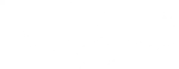 В маленьком курортном городке Мистика закончился летний сезон. Почти все отдыхающие разъехались, а три юные официантки уютного кафе «Мистическая пицца» продолжают мечтать о романтической любви. Джоджо собирается замуж за друга детства, но падает в обморок прямо у алтаря. Целеустремленная Кэт твердо знает, что хочет поступить в университет на факультет астрономии. Она влюблена в Тима — стройного, красивого, и женатого. Дейзи может вскружить голову любому мужчине. Она знакомится с богатым студентом-юристом Чарли. Он первый человек из «высшего общества», которому нравится не только лицо и фигура Дейзи. В маленьком городке, заполненном богатыми курортниками летом и португальскими рыбаками зимой, дружат и мечтают о романтической любви три молодые женщины.