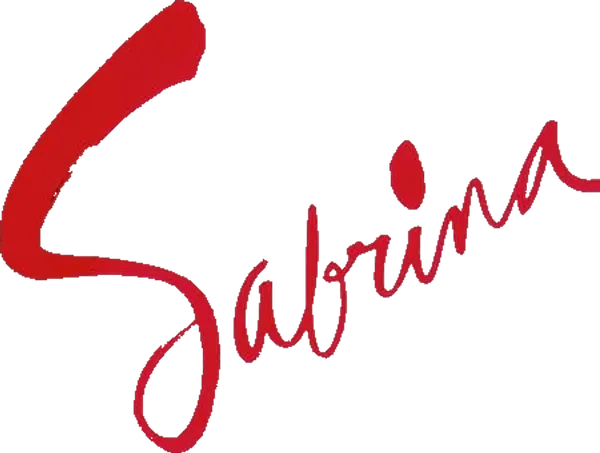 В семье Лэраби предстоит важное событие — свадьба младшего брата. Приданное невесты позволит братьям стать монополистами на рынке коммуникаций. Но все эти планы рушатся, когда из Парижа возвращается красавица Сабрина — дочь шофера семьи, ставшая супермоделью.