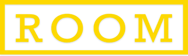 Джой похитил маньяк, когда она была подростком. С тех пор она живет в крохотной комнатке вместе со своим 5-летним сыном Джеком. Мальчик ничего кроме этой комнаты не видел — он в ней родился и ни разу её не покидал. Все эти годы Джой вынашивала план, побега и вот у нее появился шанс.