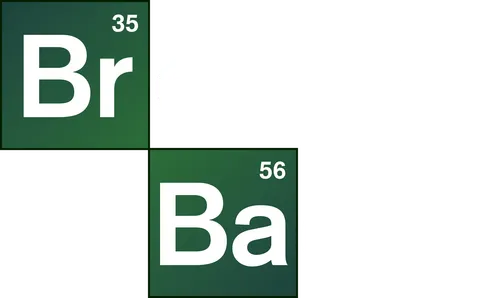 Вся жизнь немолодого школьного учителя химии Уолтера Уайта — это борьба. Его зарплаты не хватает на содержание беременной жены и сына-инвалида, поэтому учитель вынужден подрабатывать на автомойке. Но всё меняется, когда Уолтеру ставят страшный диагноз — неоперабельный рак лёгких.