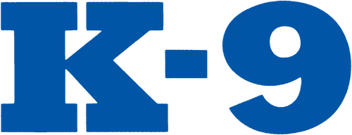 Веселый полицейский-выдумщик Майкл Дули попал в беду: его пытается убить известный наркодилер за то, что тот все время вмешивается в бизнес. Друг полицейского дает ему собаку по имени Джерри Ли, специально натасканную на запах наркотиков. С помощью пса Майкл надеется поймать преступника и разоблачить его, но не так все просто. У Джерри Ли свой характер и он работает только когда пожелает. К тому же собака принимает радостное участие в поломке машины Майкла, разгроме дома и его личной жизни…