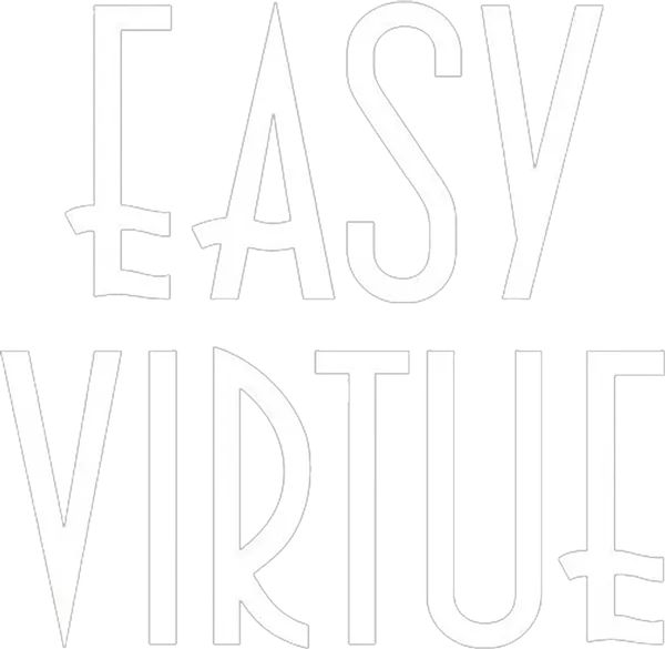 Молодой англичанин Джон Уитэкер страстно влюбляется в сексуальную американку Лариту. Бурный роман, горячие простыни, скорый брак и нежный медовый месяц с романтическими коктейлями на побережье… Но, выходя замуж, Ларита даже в страшном сне не могла себе представить, какое будущее ее ждет. Оказавшись в классическом чопорном английском доме, избалованной красотке приходится выдержать смертельную схватку… со свекровью, которая ну никак не может мириться с легким поведением своей невестки.