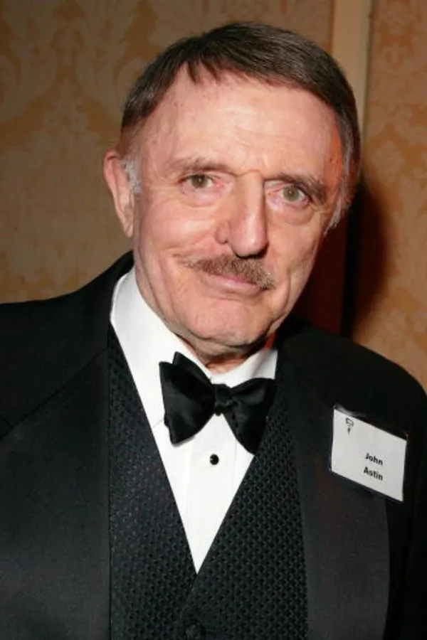 Джон Астин
