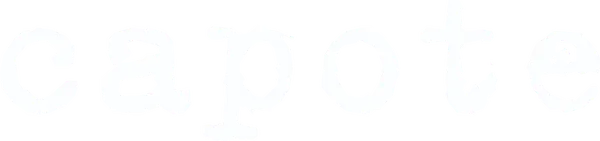 В 1959 году известному писателю Трумэну Капоте попалась на глаза газетная заметка, круто изменившая его жизнь и литературную карьеру. В ней говорилось о бойне в Канзасе, когда двое бандитов с невероятной жестокостью расправились с семьей из четырех человек.