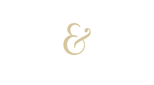 Англия, конец XVIII века. Родители пятерых сестер Беннет озабочены тем, чтобы удачно выдать дочерей замуж. И потому размеренная жизнь солидного семейства переворачивается вверх дном, когда по соседству появляется молодой джентльмен - мистер Бингли... Само собой, среди друзей нового соседа оказывается немало утонченных аристократов, которые не прочь поухаживать за очаровательными сестрами. Однако, все не так просто. Своевольная Элизабет знакомится с другом Бингли - красивым и высокомерным мистером Дарси, и между ними разгорается нешуточное противостояние, результатом которого может стать как любовь, так и ненависть...