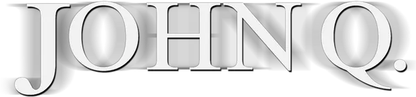 Джон Кью — рядовой американец, вкалывающий на фабрике и любящий свою семью. Смыслом его жизни является жена Дэниз и сын Майкл. Когда Майкл попадает в больницу с серьезным заболеванием и ему для спасения требуется операция по пересадке сердца, на которую у семьи нет денег, Джон решает сделать все от него зависящее, чтобы спасти мальчику жизнь. Он решает взять в заложники работников больницы с требованием прооперировать сына.