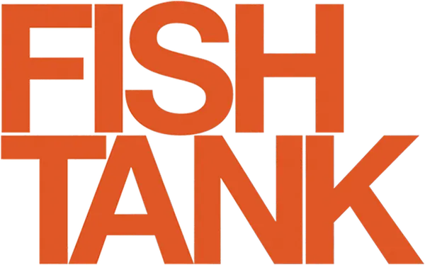 15-летняя Мия — проблемный ребенок, ее исключили из школы, а друзья подвергают ее издевательствам. Одним жарким летним днем ее мать приводит домой загадочного незнакомца, чье появление обещает изменить их жизнь и научить эту семью тому, что такое любовь.