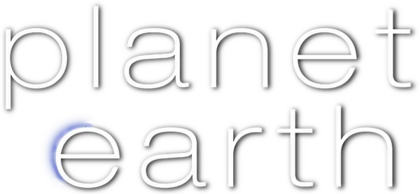 Создатели сериала «Голубая планета» сняли новый фильм, показывающий Землю такой, какой ее еще никто не видел прежде. Невероятные по красоте пейзажи и самые заповедные и малоизученные уголки нашей планеты. Четыре года напряженной работы и беспрецедентный для документального фильма бюджет позволили создать уникальный по масштабности фильм. А революционные режимы сверхскоростной съемки и детализации картинки, сделали возможным показать великолепие нашей природы во всех подробностях.